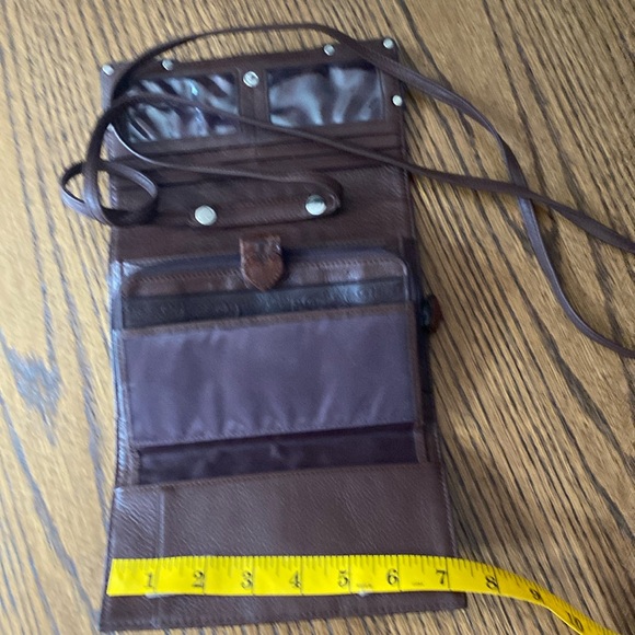 BRIGHTON LEATHER CROSSBODY CLUTCH . - Picture 7 of 16